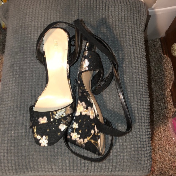 Shoes - Picture 1 of 3